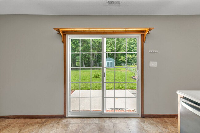 Building Photo - 304 Gaston Ct