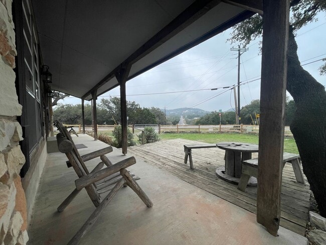 Building Photo - NEW ON MARKET