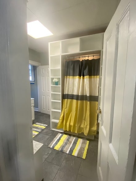 Building Photo - 416 20th Ave