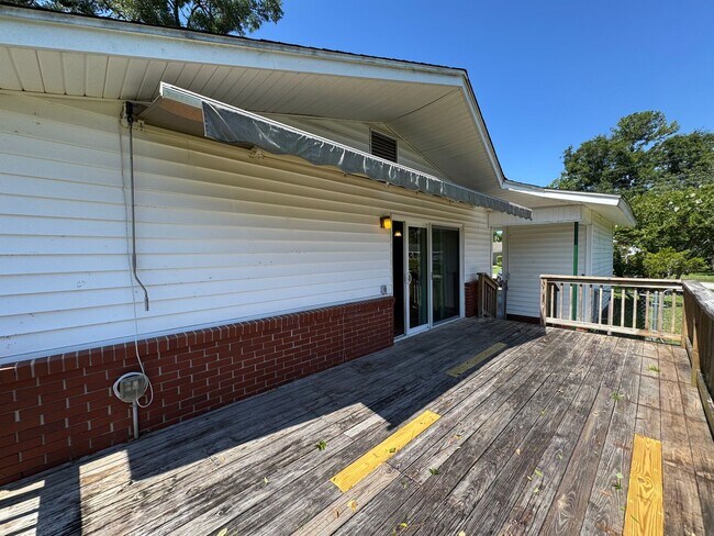 Building Photo - 3 Bedroom, 2 Bath home in Live Oak