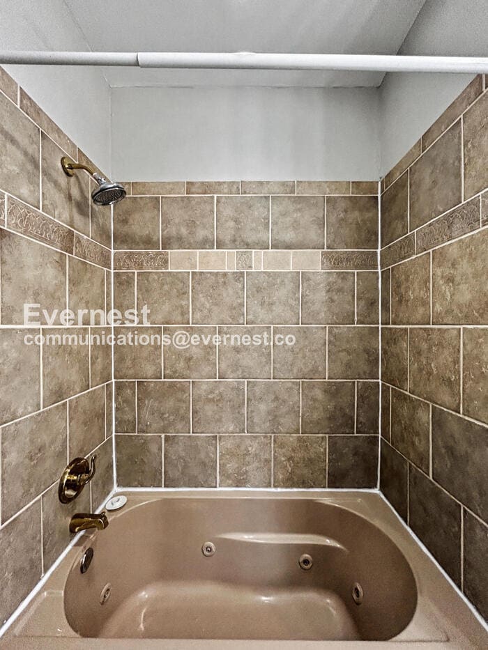 Building Photo - 1304 Oakwood Ave