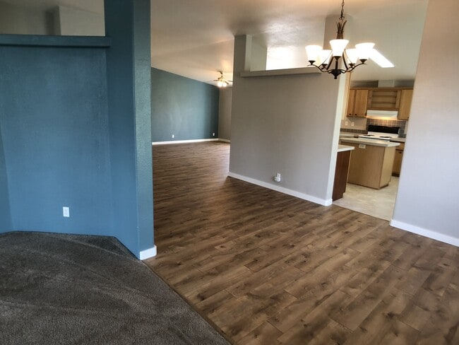 Building Photo - Beautiful and Convenient Turner Location!