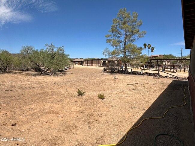 Building Photo - 1328 E Maddock Rd