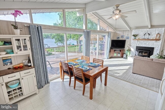 Building Photo - 366 Lake Meade Dr
