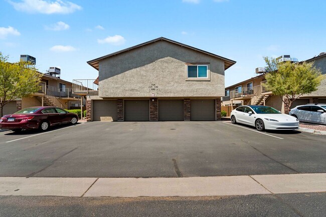 Building Photo - Well-Maintained 3-Bedroom Home Close to Shopping, Dining & Freeways!