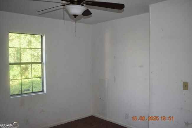 Building Photo - 4934 Log Cabin Dr
