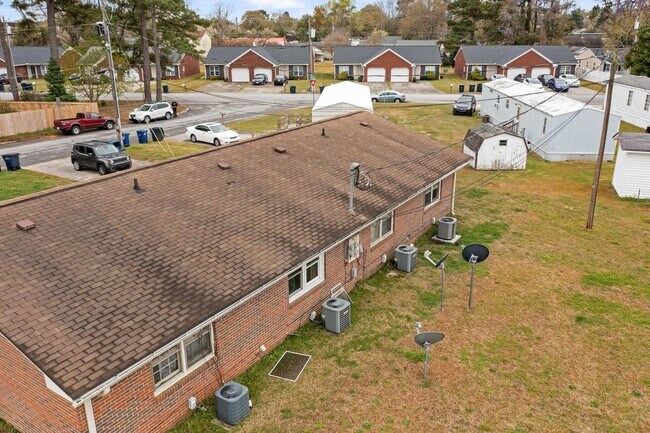 Building Photo - Welcome to Sophia Drive!