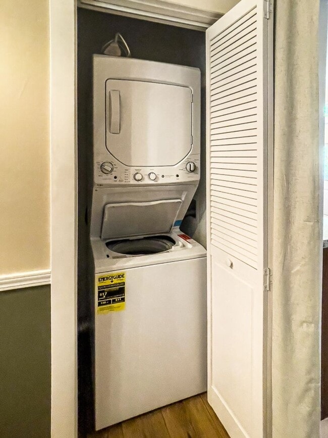 Building Photo - Jackson Creek Suite: Fully Furnished Charming Condo Nestled in Near a Creek $300