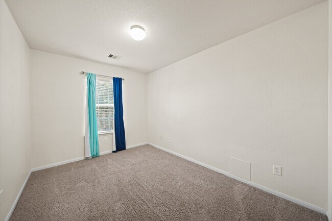 Building Photo - 4027 Waterford Ln