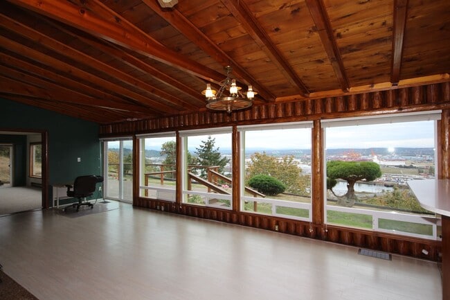 Building Photo - Browns Point Home With Amazing Views!