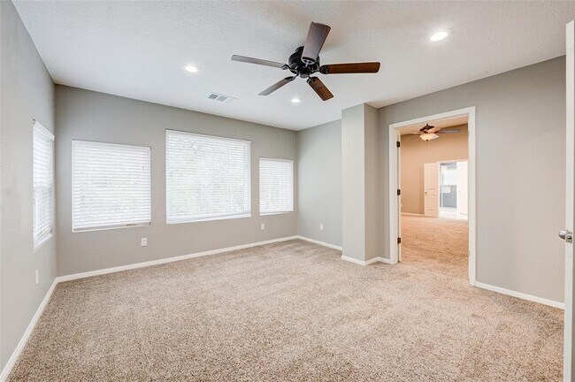 Building Photo - 18 Candle Pine Pl