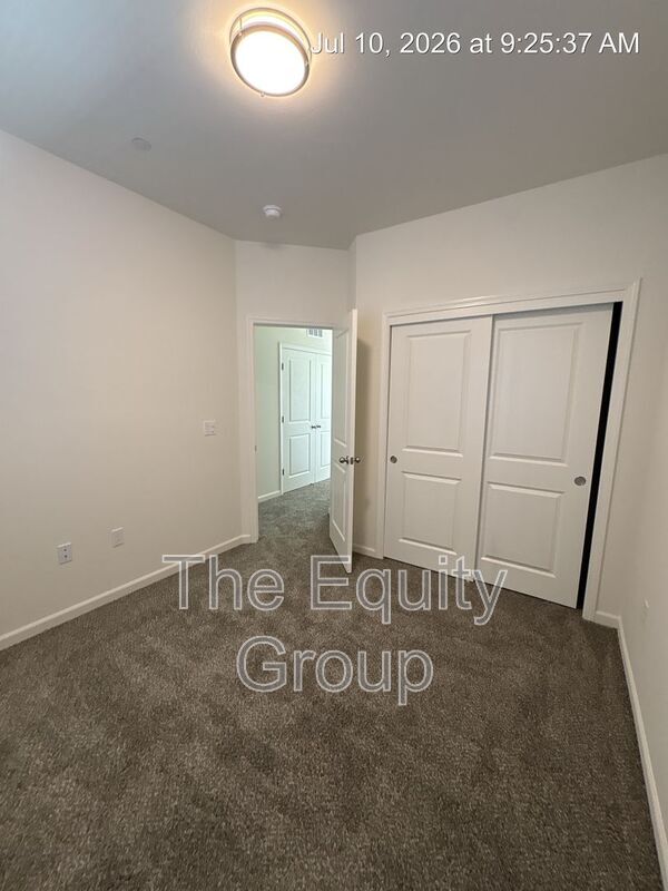 Building Photo - 733 S Pinkham St