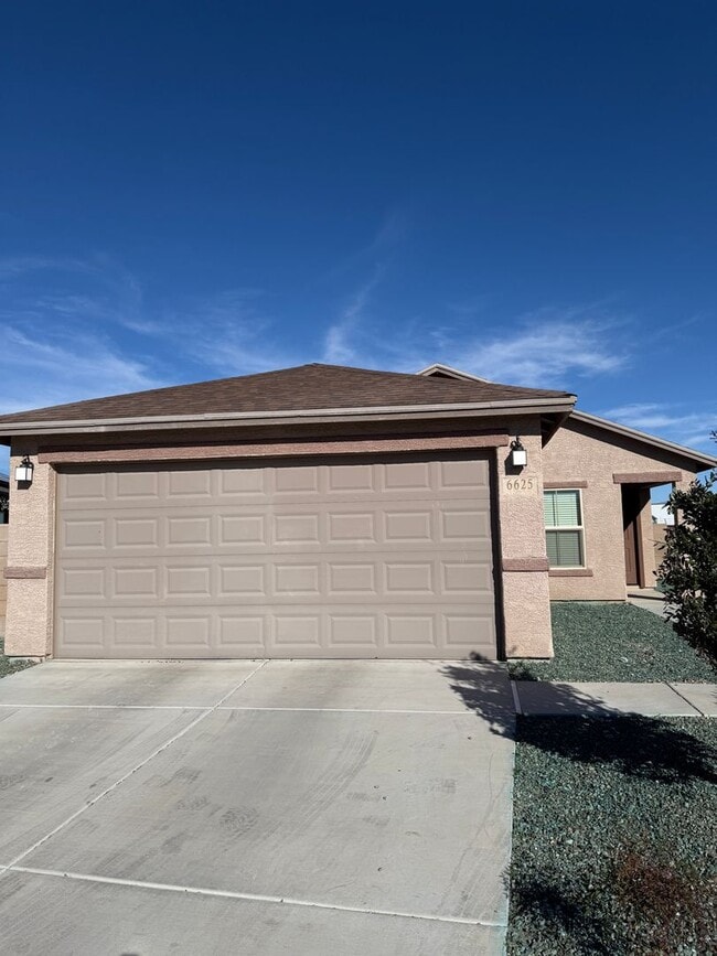Building Photo - 3 Bed | 2 Bath | 1,456 Sq Ft | 2-Car Garage