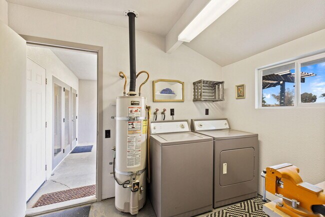 Building Photo - 77530 California Dr