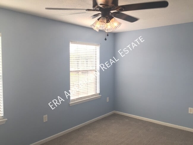 Building Photo - 27 11th St