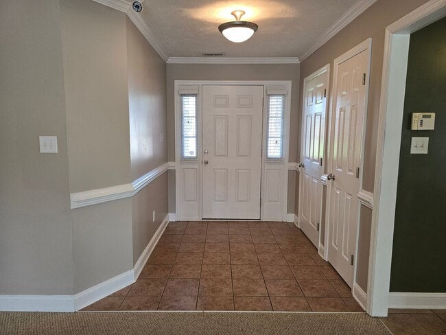 Building Photo - NEW LISTING!!!!!