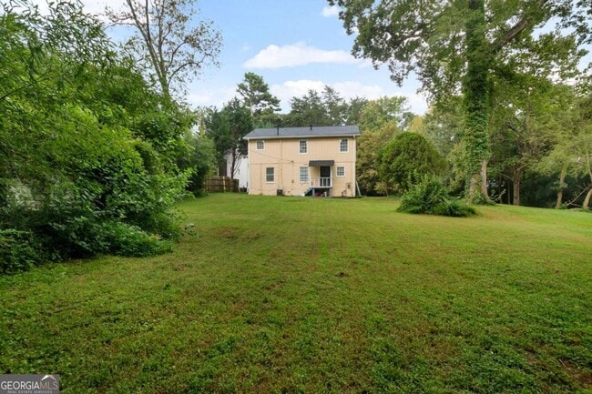Building Photo - 2542 White Oak Dr