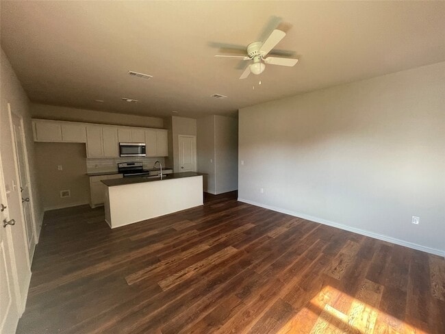 Building Photo - 2829 Peony Dr