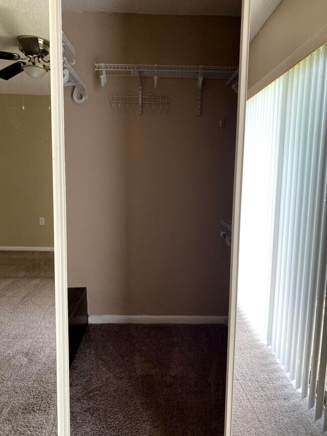 Building Photo - Beautiful and well-maintained 2BR/2BA town...