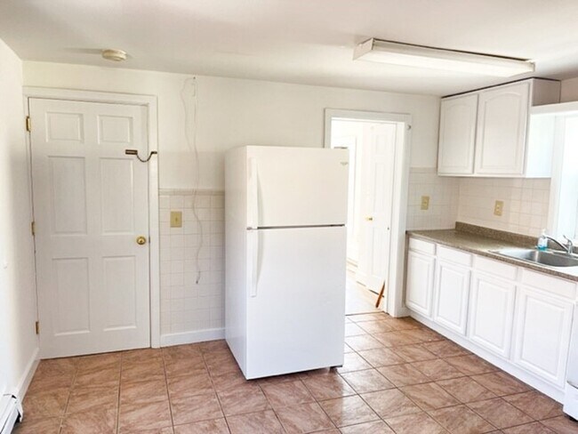 Building Photo - 28 Wyman St