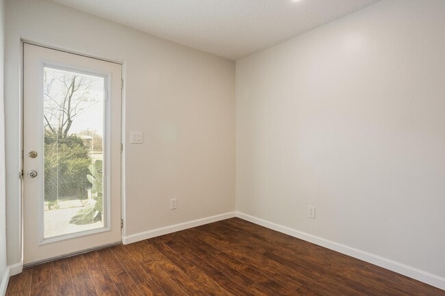 Building Photo - 501 El Paraiso Rd NW