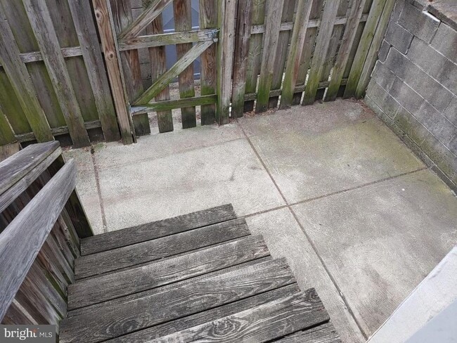 Building Photo - 2143 S Beechwood St