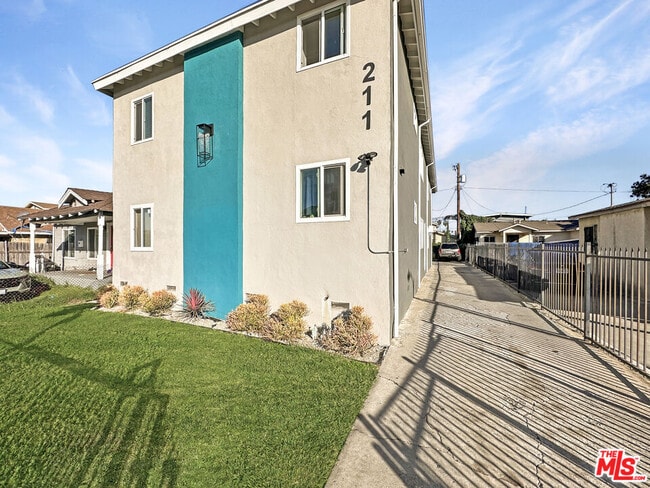 Building Photo - 211 E 81st St