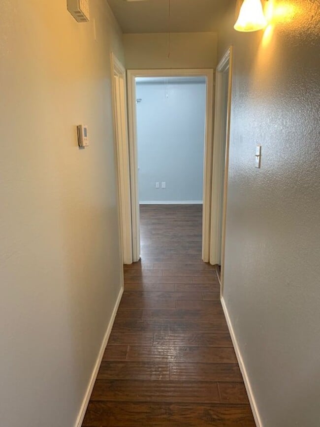 Building Photo - Big lot- Cute 2/1 duplex! Burleson
