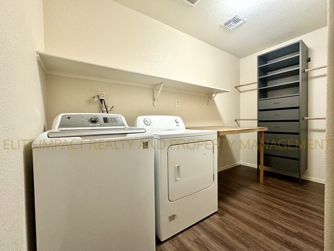 Building Photo - 10930 S San Clemente Camino