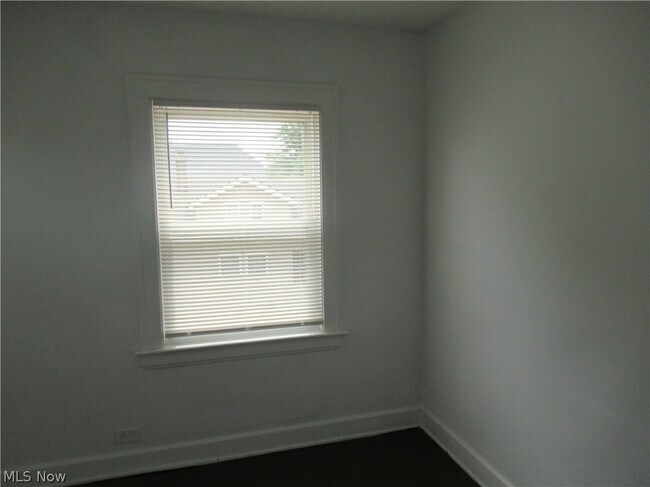 Building Photo - 3443 W 120th St