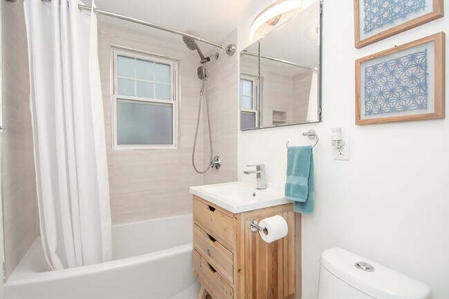 Building Photo - 48 Farquhar St