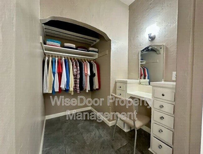 Building Photo - 1030 Leonard Ave