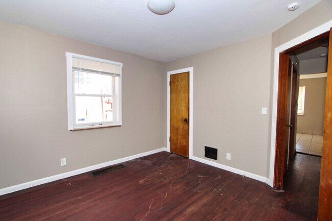 Building Photo - 2 Bedroom 1 Bathroom House