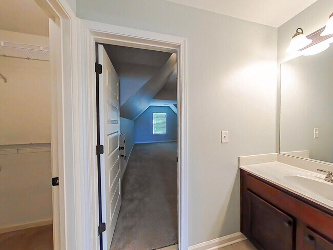 Building Photo - 2476 Sunflower Dr