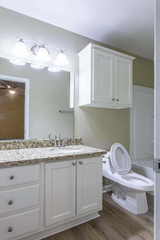 Master bath - 1627 Rock Hollow Loop