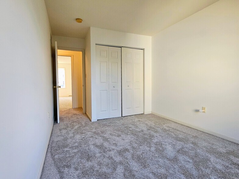 Building Photo - 107 Acorn Ln