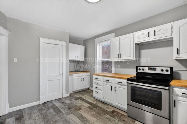 Building Photo - 3923 Miami St