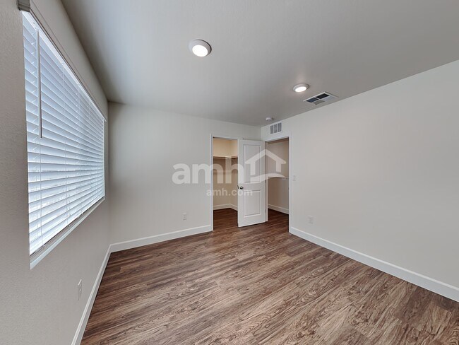 Building Photo - 6054 Theodore St