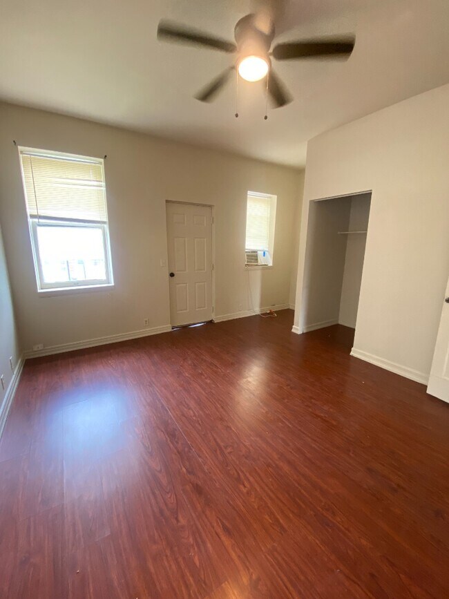 Building Photo - Updated 2 bedroom apartment in Fox Park