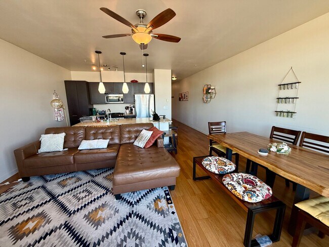 Building Photo - Ruby Condominiums - Eastlake