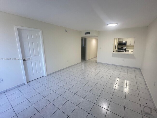 Building Photo - 10090 NW 80th Ct
