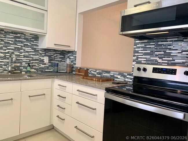 Building Photo - 2500 Fiore Way