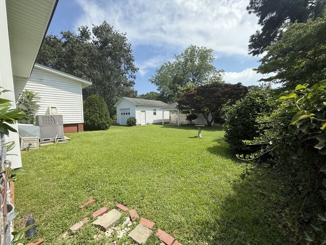 Building Photo - 2804 Crockett Dr