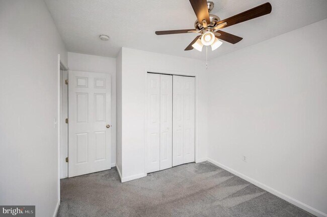 Building Photo - 104 Stingray Ct