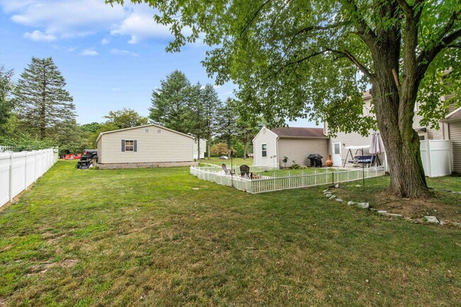 Building Photo - 24 Knollwood Dr