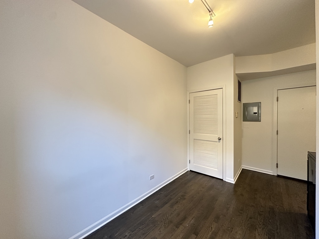 Building Photo - 5054 N Winthrop Ave