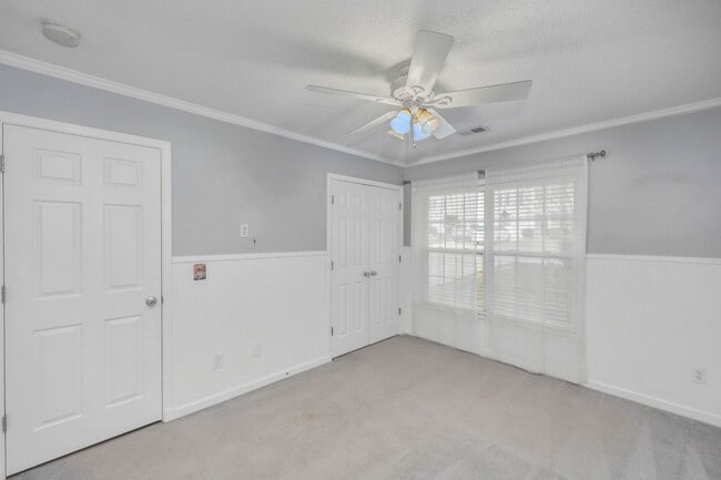 Building Photo - Move-In Ready 3BR Home with Screened Porch & Fenced Yard in the Heart of Lexington – $1,850