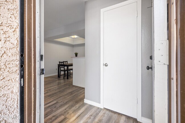 Building Photo - 10610 S 48th St