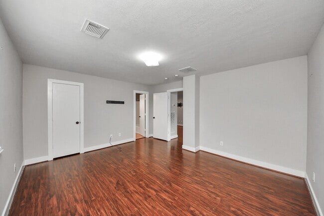 Building Photo - 1536 Kew Garden Dr