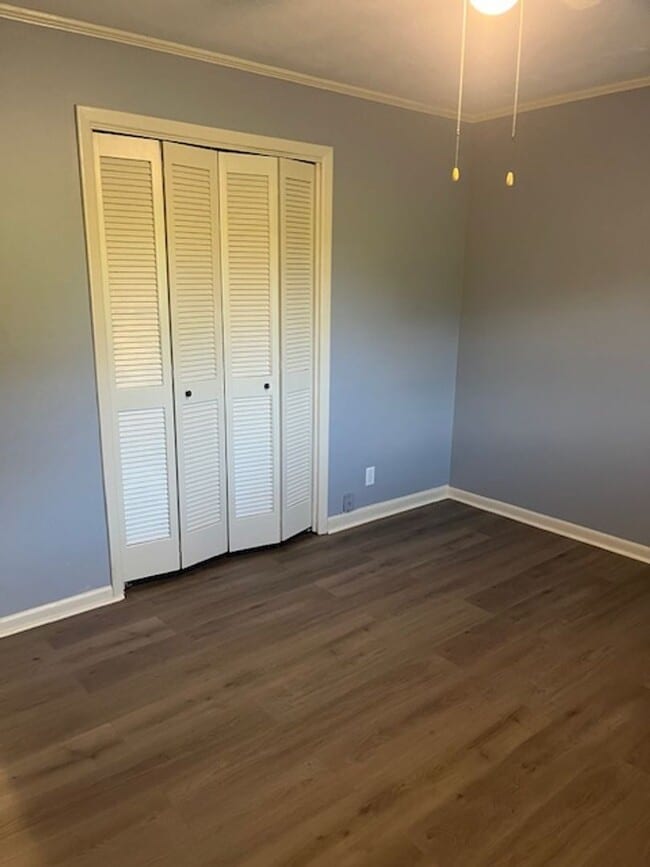 Building Photo - 4 Bedroom Ranch- Close to Town!